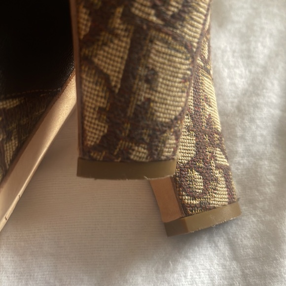 Shoes - Picture 8 of 8